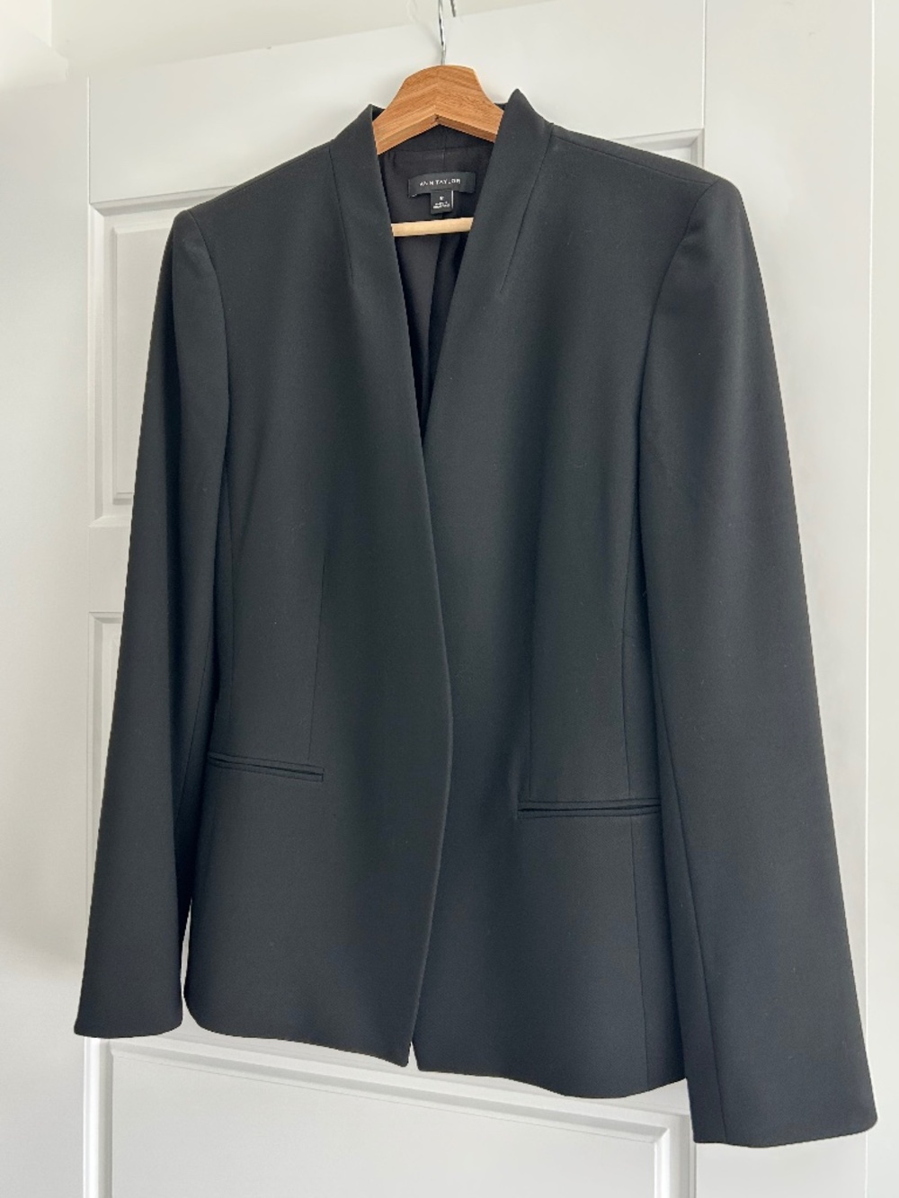 Ann Taylor black blazer
